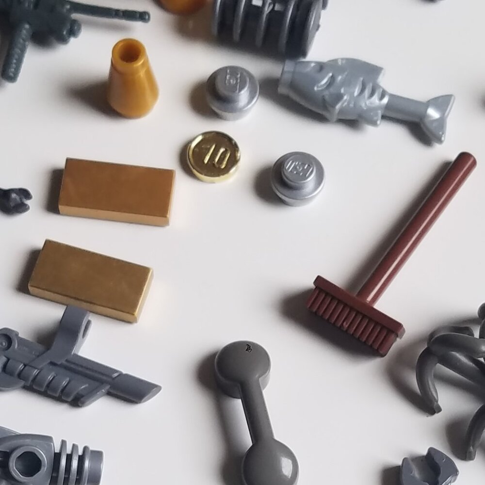 Lego Miscellaneous Weapon, Tools & More! - Picture 11 of 12